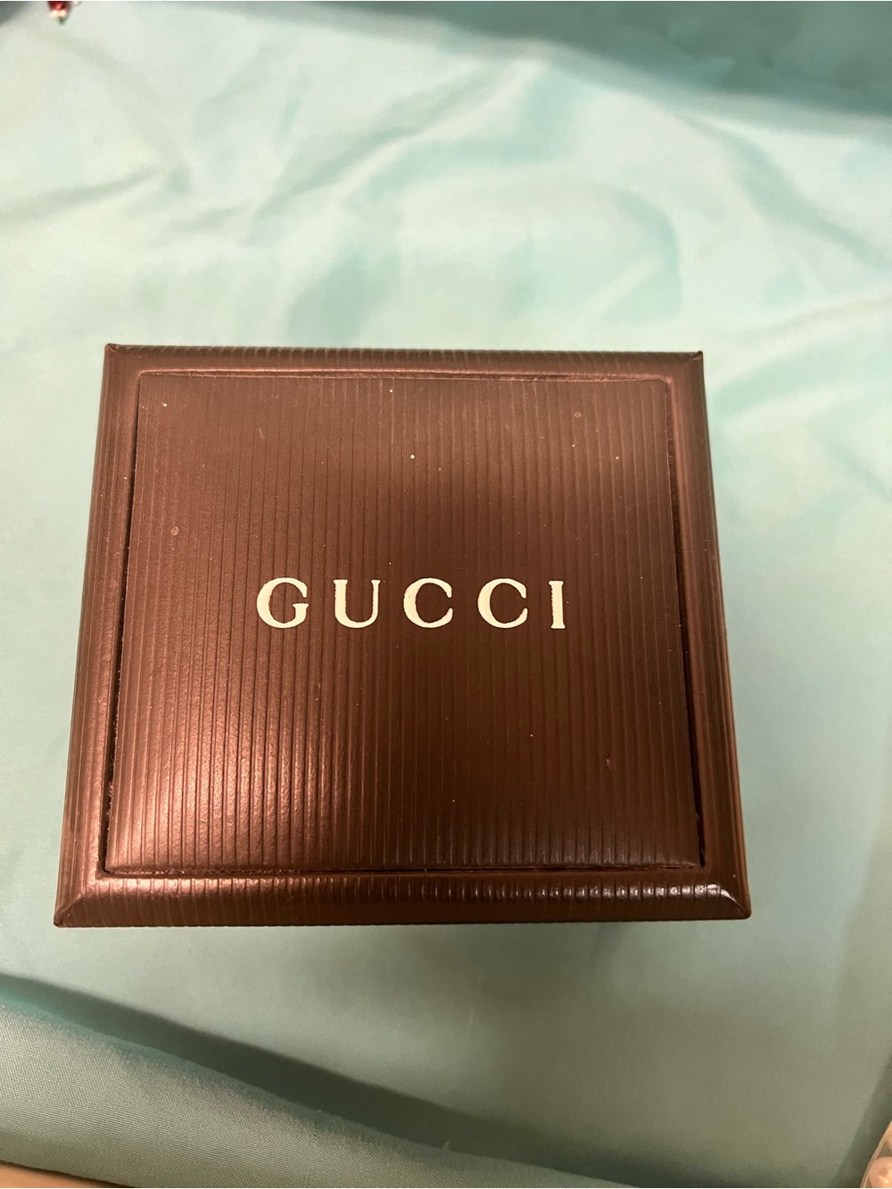 GUCCI with 15 Interchangeable Dial Bangle Watch with Colorful Rings - Picture 2 of 3